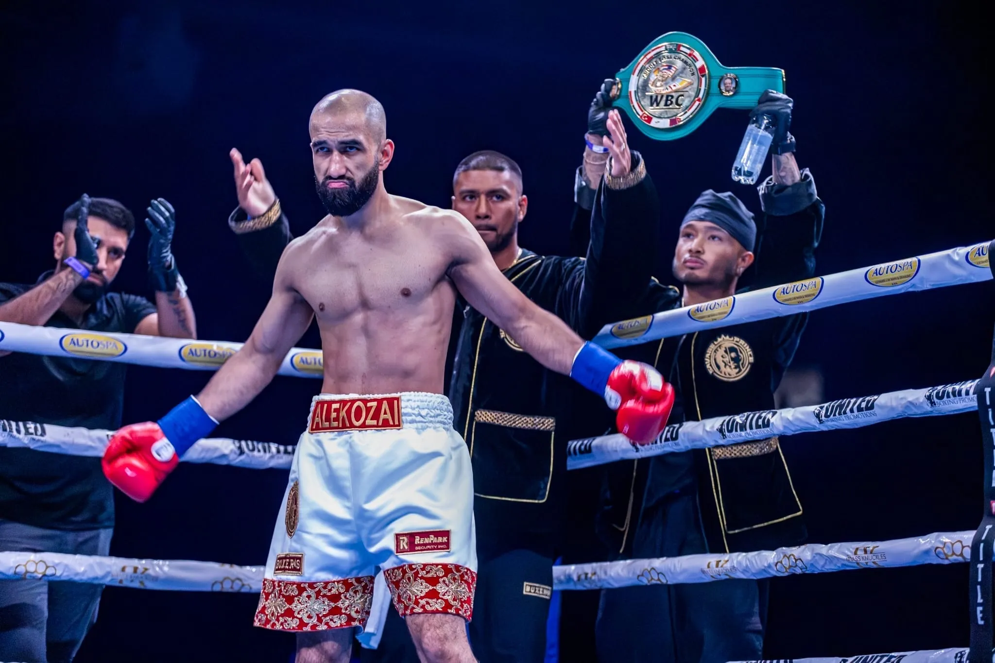 Helmand with the WBC belt raised